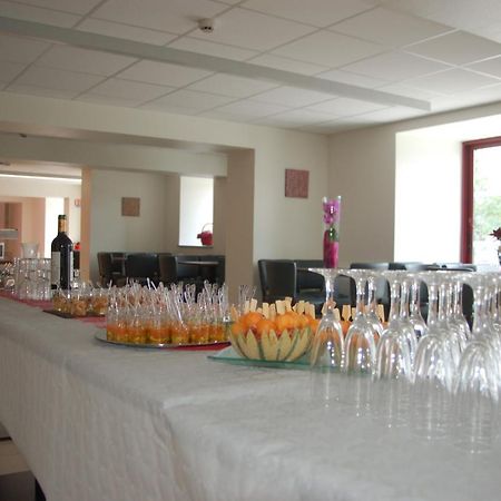 Gite Du Haut Cantal - Appartements Meubles Avec Kitchenette Et Chambres Sans Kitchenette Condat  外观 照片