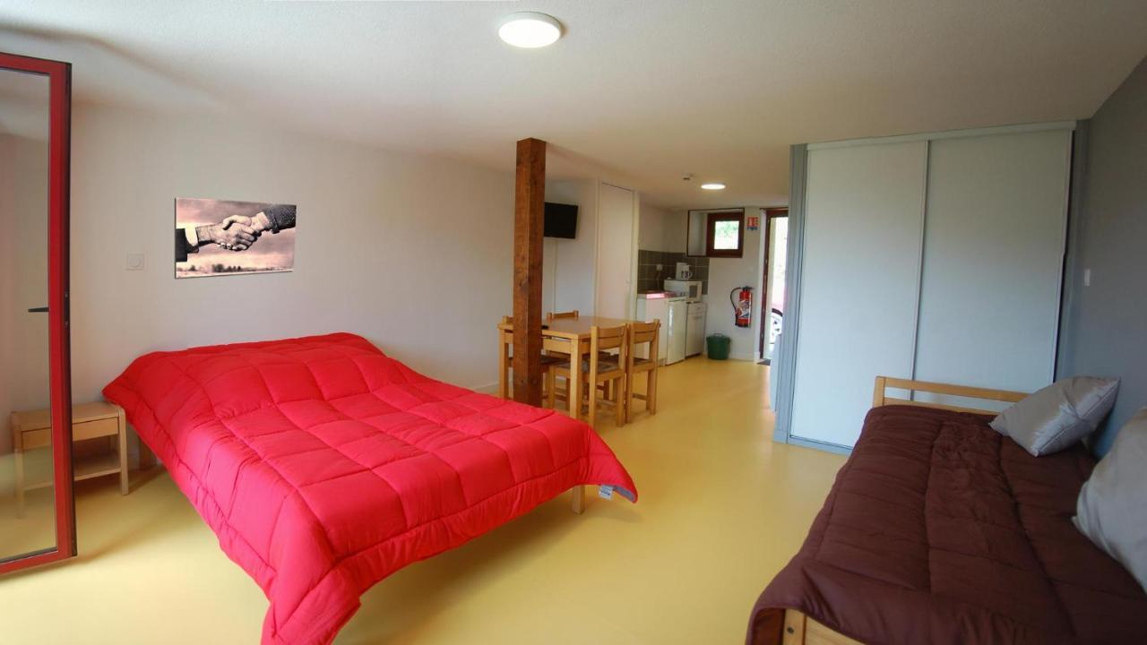 Gite Du Haut Cantal - Appartements Meubles Avec Kitchenette Et Chambres Sans Kitchenette Condat  外观 照片